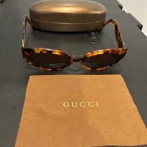 Gucci Brown Tortoiseshell Frames  Oversized Design. Hard Case W cloth